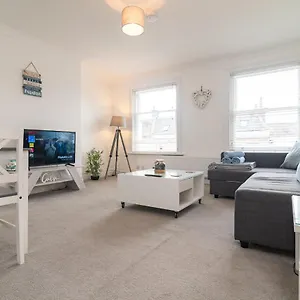 https://light-and-airy-1-bedroom-flat-700m-from-the-beach.bournemouth-hotels.org